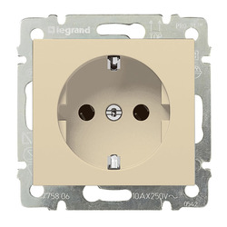 Розетка с/у Valena 695613, 1 гнездо, с/з, з/ш, бежевая